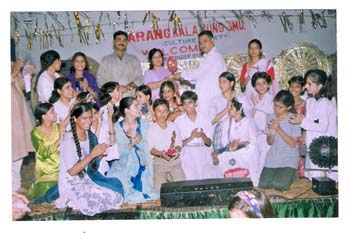 The Chief Organiser of Sarang Kala Kendirya Presenting Guest